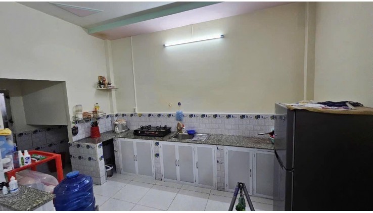 NHÀ GIÁP  ĐƯỜNG TÊN LỬA, BÌNH TÂN, HẺM 3 GÁC THÔNG, 52M2, 2 TẦNG SHR HOÀN CÔNG ĐỦ.