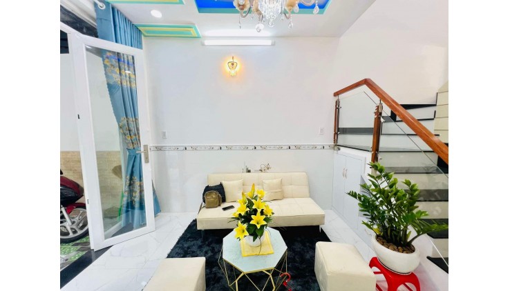 NHÀ 2 TẦNG, NGAY CHỢ CHỮ S, GẦN BỆNH VIỆN HÓC MÔN.52M2. Chỉ 2,75 tỷ.
