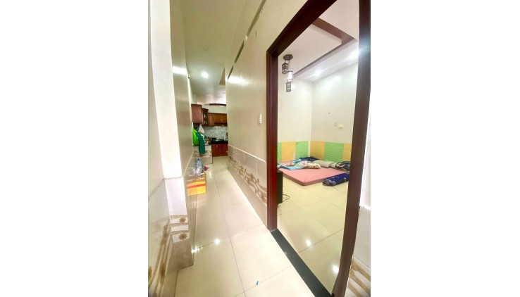 NHÀ 2 TẦNG ĐẸP - HẺM XE HƠI 5M - SAU LƯNG SIÊU THỊ METRO. QUA GÒ VẤP 30s.