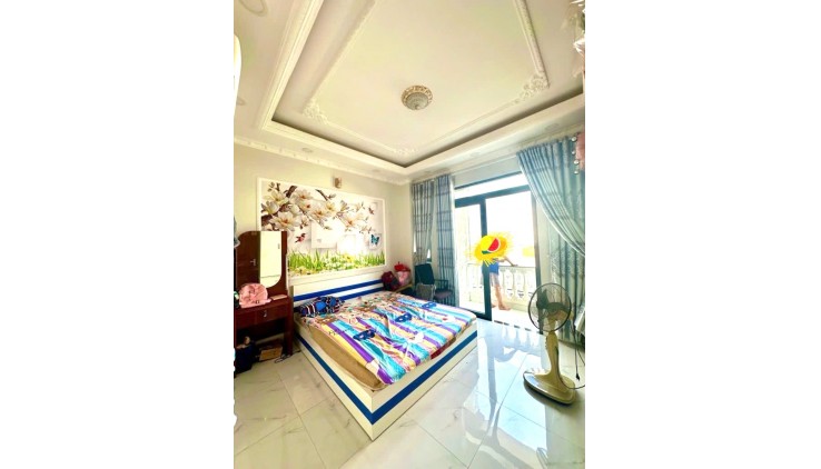 Nhà mới Mặt tiền hẻm, xe Hơi Thông  Trung tâm Quận 7, ngang khủng 5.5m giá chỉ 5.6 tỷ