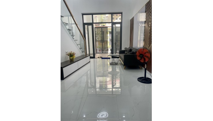 Nhà đẹp, 3  tầng THÍCH QUẢNG ĐỨC, PN, 5.9 tỷ, 54m2