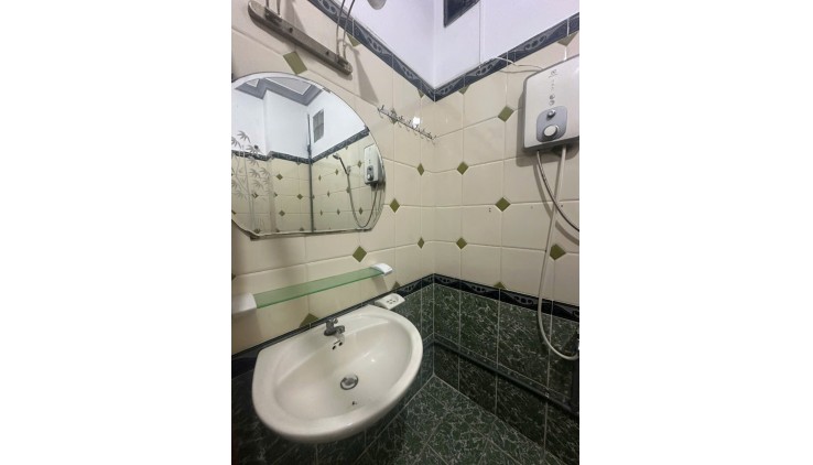 Cần cho thuê mặt bằng vỉa hè từ sáng đến 3 giờ chiều và 2 phòng CHDV