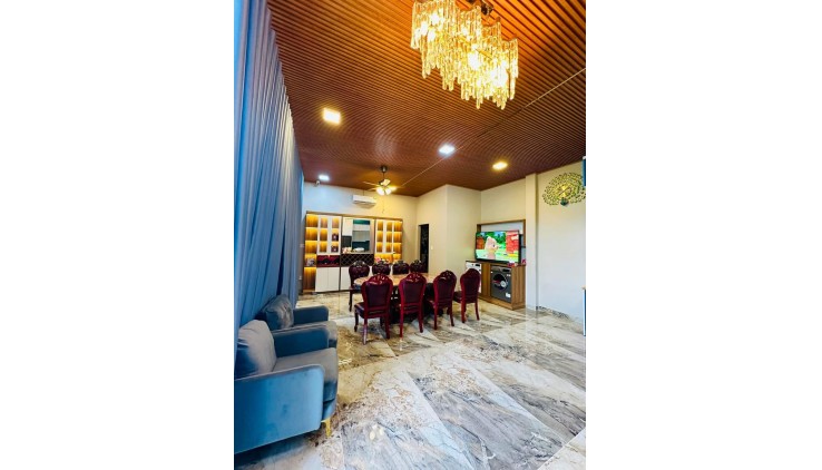 VILLA Sân Vườn 276m2, Hà Huy Giáp, Quận 12. Nội Thất Cao Cấp, Hồ, chỉ 9.6 tỷ