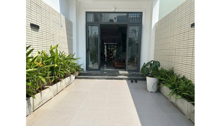 NHÀ MỚI Ở NGAY THỦ ĐỨC - 110M2 - 4 TẦNG - ÔTÔ 7 CHỖ NGỦ TRONG NHÀ