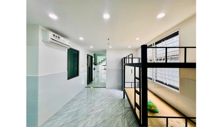 CHDV 7 Tầng, có 20P. Thang Máy + Full nôi thất, Chuẩn PCCC. Ngay Cổng Đại Học Văn Lang.