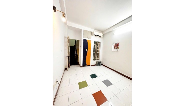 ***9.5 tỷ còn TL - Nhà Hẻm 5m (4X14)  Sát Mặt Tiền Nguyễn Trãi P7 Quận 5