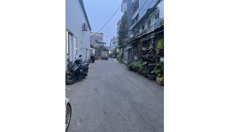 Bánnhà HXH mớiđẹp ở ngay LêTrọngTấn Q.TP 75m2 2T 3PN gần AEON chỉ 6 tỷx
