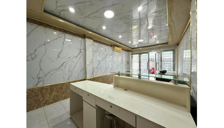 **Vip Quận 10-Mặt Tiền Thụt Ôtô Ngủ Nhà Lê Hồng Phong 2Tầng (4x10.5)
Nhỉnh 8Tỷ
