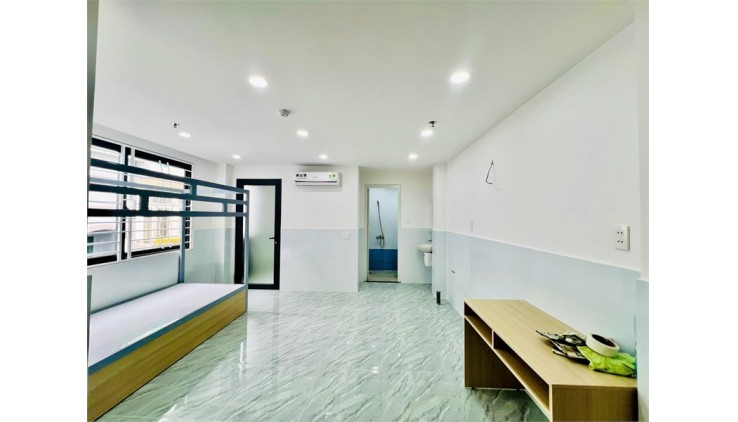 CHDV 7 Tầng, có 20P. Thang Máy + Full nôi thất, Chuẩn PCCC. Ngay Cổng Đại Học Văn Lang.