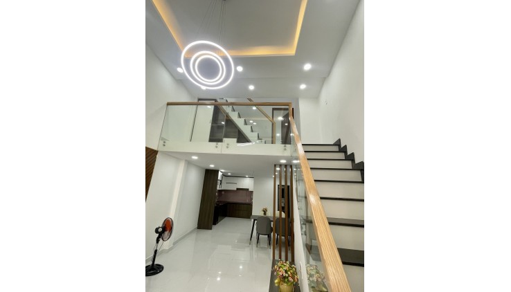 Nhà đẹp, 3  tầng THÍCH QUẢNG ĐỨC, PN, 5.9 tỷ, 54m2