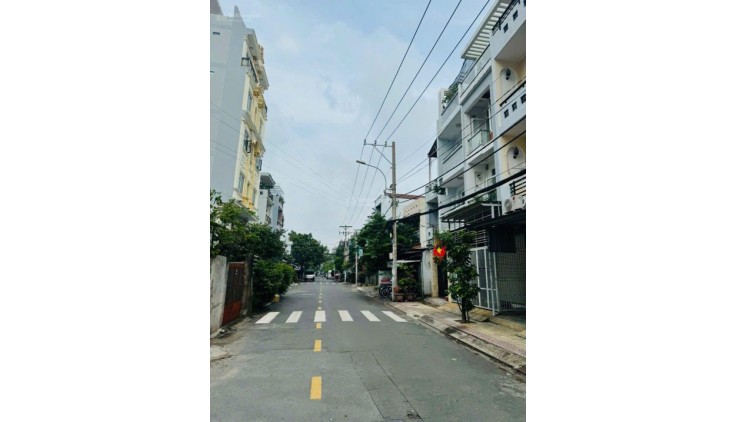 Cần bángấp nhà HXH căngóc P.Tân Quý Q.TânPhú 58m2 2T 3PN gần AEON giá chỉ 5 tỷ9