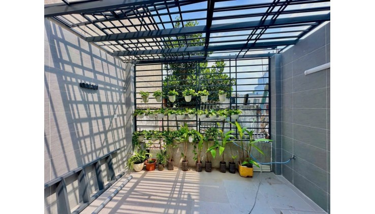 NHÀ MỚI Ở NGAY THỦ ĐỨC - 110M2 - 4 TẦNG - ÔTÔ 7 CHỖ NGỦ TRONG NHÀ