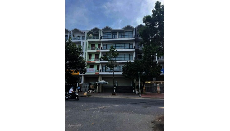Tòa nhà VP đường 40m KDC Him Lam Q7, 6 tầng có, HD thuê cao 151,02tr, sát cạnh Q4, Q1. Giá tốt 70tỷ