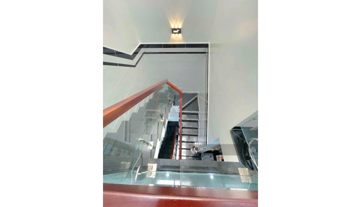 Bánnhà HXH ÂUCƠ giá LẠCLONGQUÂN Q.TP 3T 3PN 50m2 giá chỉ 5 tỷxx