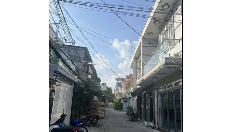 Nhà xe hơi tới cửa hẻm thông 2331 Huỳnh Tấn Phát, Thị Trấn Nhà Bè, 4x18, 3 tầng, chỉ 5.65 tỉ