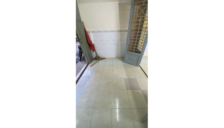 Nhà cũ tiện xây mới 41m2 trung tâm quận 10 , đằng sau siêu thị sài gòn . Hẻm trước 6M mở rộng
