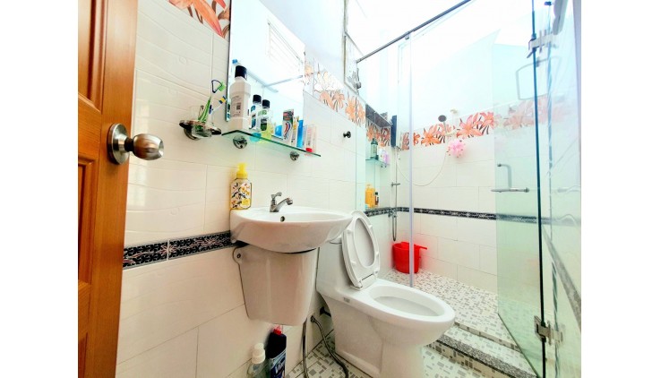 Nhỉnh 4 tỷ, gần hẻm xe hơi, NGUYỄN KIỆM, PN, 5m x 9m, 3 phòng