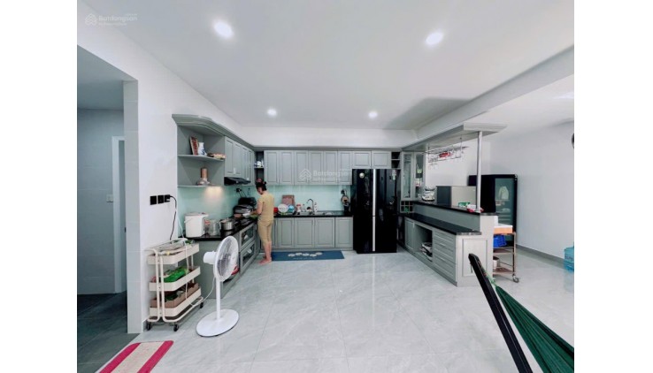 Siêu phẩm tại Làng Đại Học ABC, Phước Kiển, bán biệt thự DT 250m2, 3 tầng, full NT cao cấp,24 tỷ