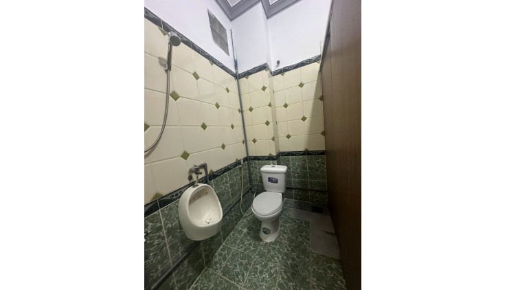Cần cho thuê mặt bằng vỉa hè từ sáng đến 3 giờ chiều và 2 phòng CHDV