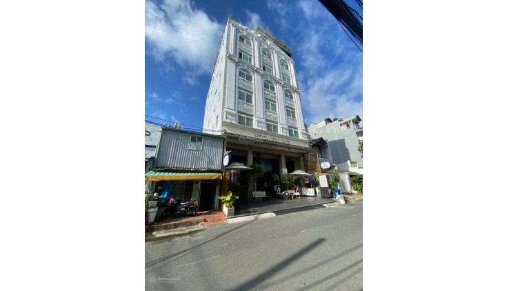 Tòa nhà 1 hầm - 10 tầng - MT Nguyễn Văn Linh, Quận 7 - DT 28x32m (CN 896m2) - giá 115 tỷ