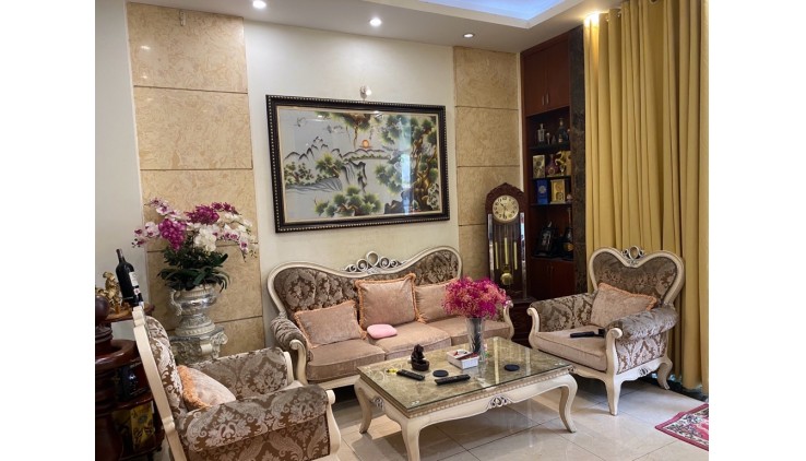 Bán Biệt thự 4 lầu đẳng cấp ngay Q.3 Lê Văn Sỹ ngang 8m 160m2 có hầm NT cao cấp 43.5 tỷ.