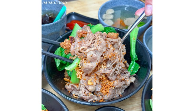 Sang quán Trà sữa - Mì cay - Mì trộn Park Kim Thang, Quán đang hoạt động ổn định, lượng khách đông