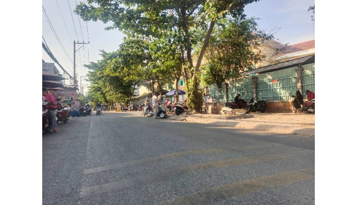 Bán nhà Phạm Văn Đồng, Hiệp Bình Chánh, Thủ Đức 323m2, HXH , giá chỉ 16 tỷ TL