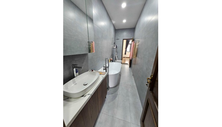 ***Bán nhà đường Hoàng Sa, phường 5 Tân Bình (6*18), oto đậu sát nhà