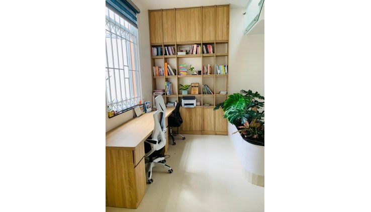 **Bán nhà phường 10 Tân Bình, hẻm 7m trục Ni Sư Huỳnh Liên (5*8) 2 lầu