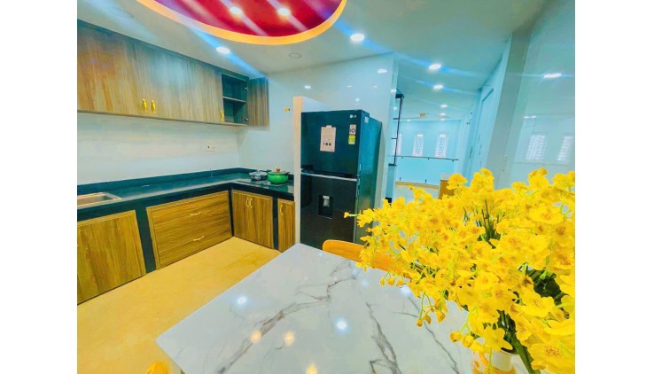 Bán nhà Hoàng Hoa Thám - HXH 7c - DTsd 205m2 - 360 Triệu/Y