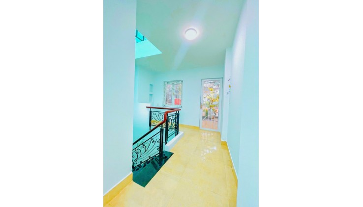 Bán nhà Hoàng Hoa Thám - HXH 7c - DTsd 205m2 - 360 Triệu/Y