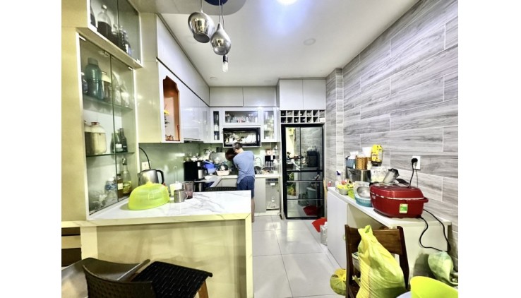 Bán nhà Lê Quang Định -Vài bước ra MT -SD 201m2 -thu nhập 264 Triệu/Năm