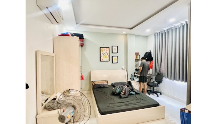 Bán nhà Lê Quang Định - Hẻm xe hơi -SD 198m2 - Thu nhập 240 Triệu/Năm