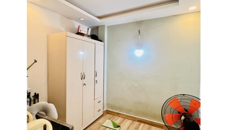 Bán nhà Lê Quang Định - Hẻm xe hơi -SD 198m2 - Dòng tiền 240 Triệu/Năm