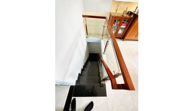 Bán nhà Phan Văn Trị - HXH - (7x9)m - DT 135,4m2 Sàn - 240/Y