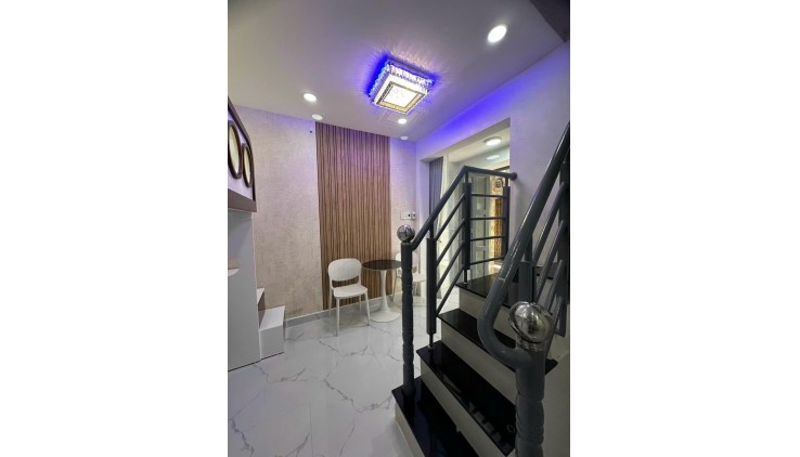 **Bán nhà phường 12 Tân Bình** mặt tiền Trường Chinh; 5x20, 3 lầu đúc