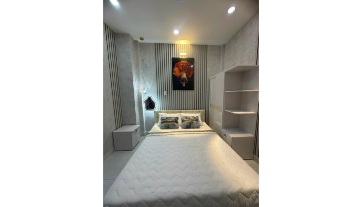 **Bán nhà phường 12 Tân Bình** mặt tiền Trường Chinh; 5x20, 3 lầu đúc