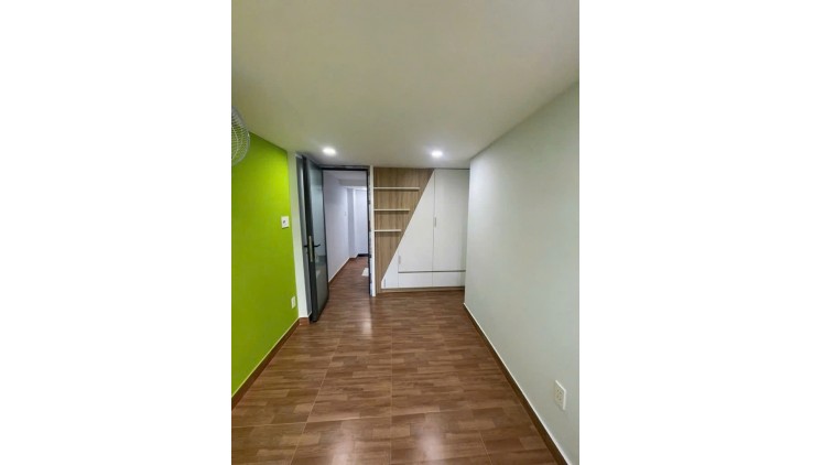 Bán Nhà Âu Cơ, Phường 10, Tân Bình, 21m2, chỉ 2 Tỷ Nhỉnh, 3 Tầng, Hẻm Rộng Xe 4 Chỗ