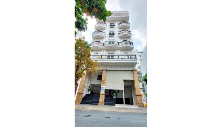 Tòa nhà 1 hầm - 10 tầng - MT Nguyễn Văn Linh, Quận 7 - DT 28x32m (CN 896m2) - giá 115 tỷ