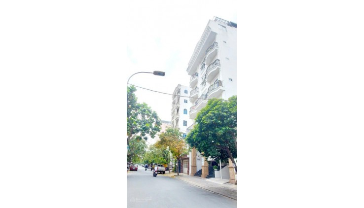 Tòa nhà 1 hầm - 10 tầng - MT Nguyễn Văn Linh, Quận 7 - DT 28x32m (CN 896m2) - giá 115 tỷ