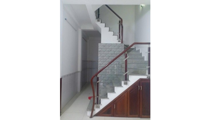 Bán nhà chính chủ quận 10 ngay ngã tư cao thắng . nhà đẹp vào ở ngay . 26m2