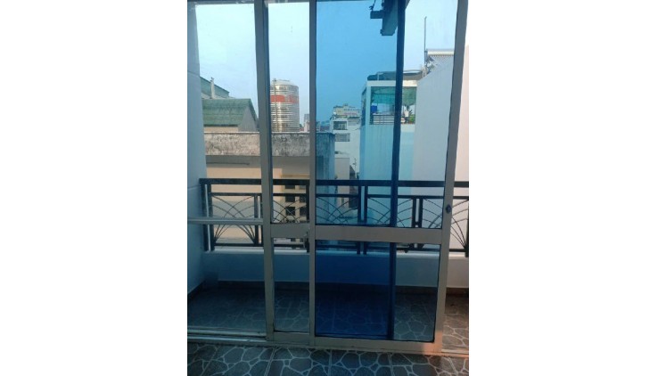 Bán nhà chính chủ quận 10 ngay ngã tư cao thắng . nhà đẹp vào ở ngay . 26m2
