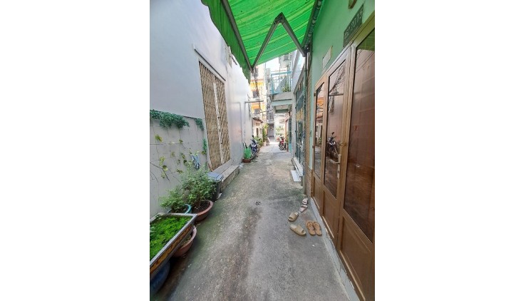 Bán nhà chính chủ quận 10 ngay ngã tư cao thắng . nhà đẹp vào ở ngay . 26m2