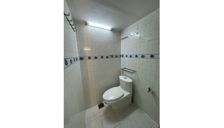 Bán nhà Tân Trang giáp Quận 10 24m2, 3 tầng 2PN  nhỉnh 2 tỷ