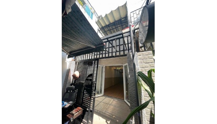 NHÀ 2 tầng đẹp Q10 - 55M2 - 10M ra đường lê hồng phong - hẻm thẳng 1 trục - Giá rẻ