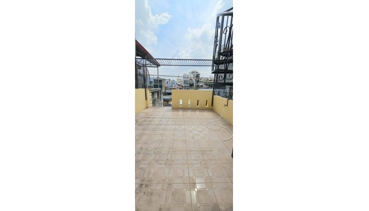 Nhà đẹp xịn xò ngay Lòng Điện Biên Phủ Quận 10 , DT  51M2 - 4 TẦNG RẤT MỚI BTCT KIÊN CỐ - VỊ TRÍ ĐẸP