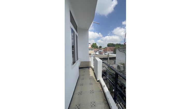Bán nhà Hoàng Diệu 2 Linh Chiểu Thủ Đức, ngang 5m, 61m2, sát bên ĐH SPKT, giá chỉ 4.1 tỷ TL