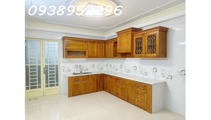 trước mặt hoạt động ĐỈNH - VỈA HÈ RỘNG RÃI - căn nhà còn mới ĐẸP 5 TẦNG - SỔ A4 HOA HẬU