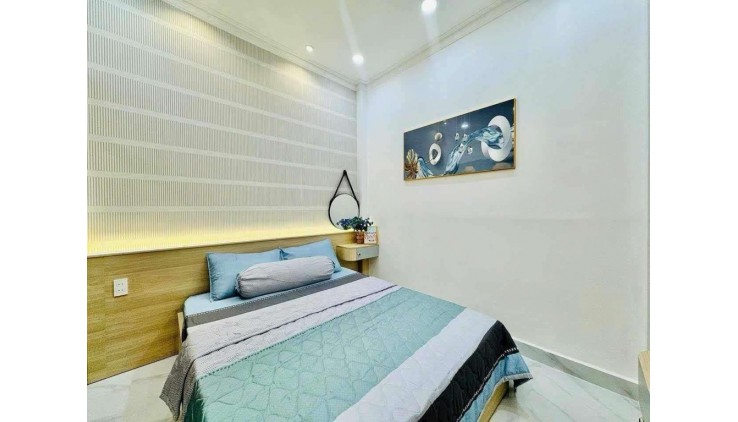 Mặt tiền Hẻm xe hơi quay đầu 30m2 - Q10 - nhà mớ -i 3.4m nở hậu - 10M ra nguyễn kim