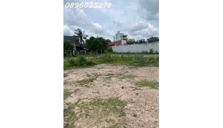 Đất đẹp 896m², 2 MT Xuân Thới Thượng 28, Hóc Môn, gần 2 chợ, giá tốt 23.5 tỷ, pháp lý đầy đủ.